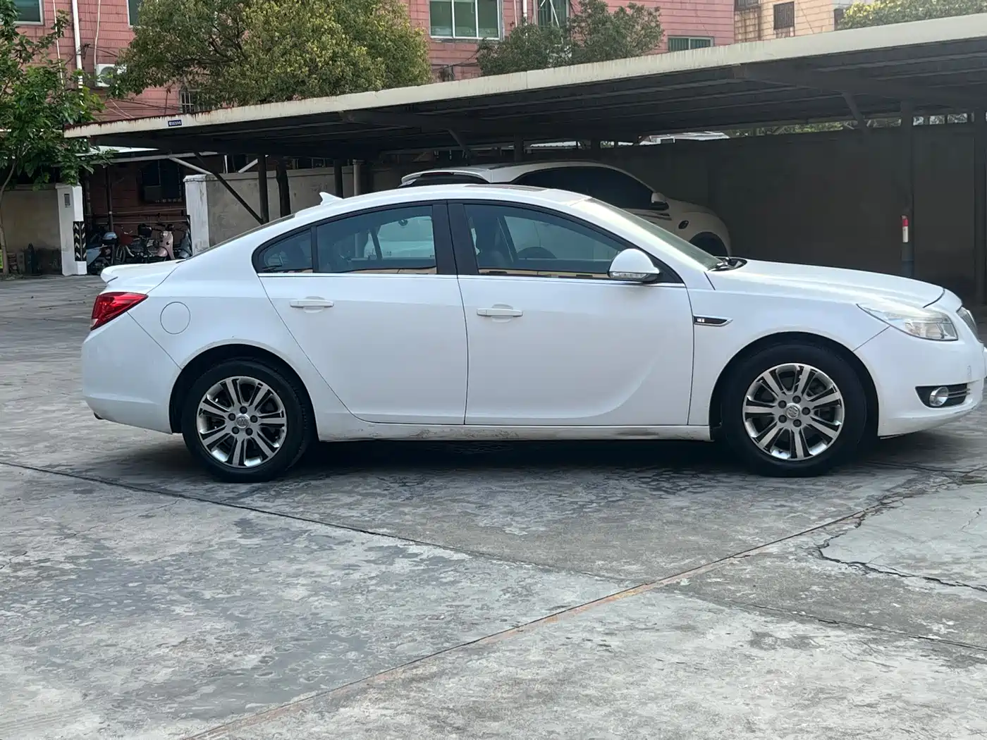Photo 7 - Buick Regal