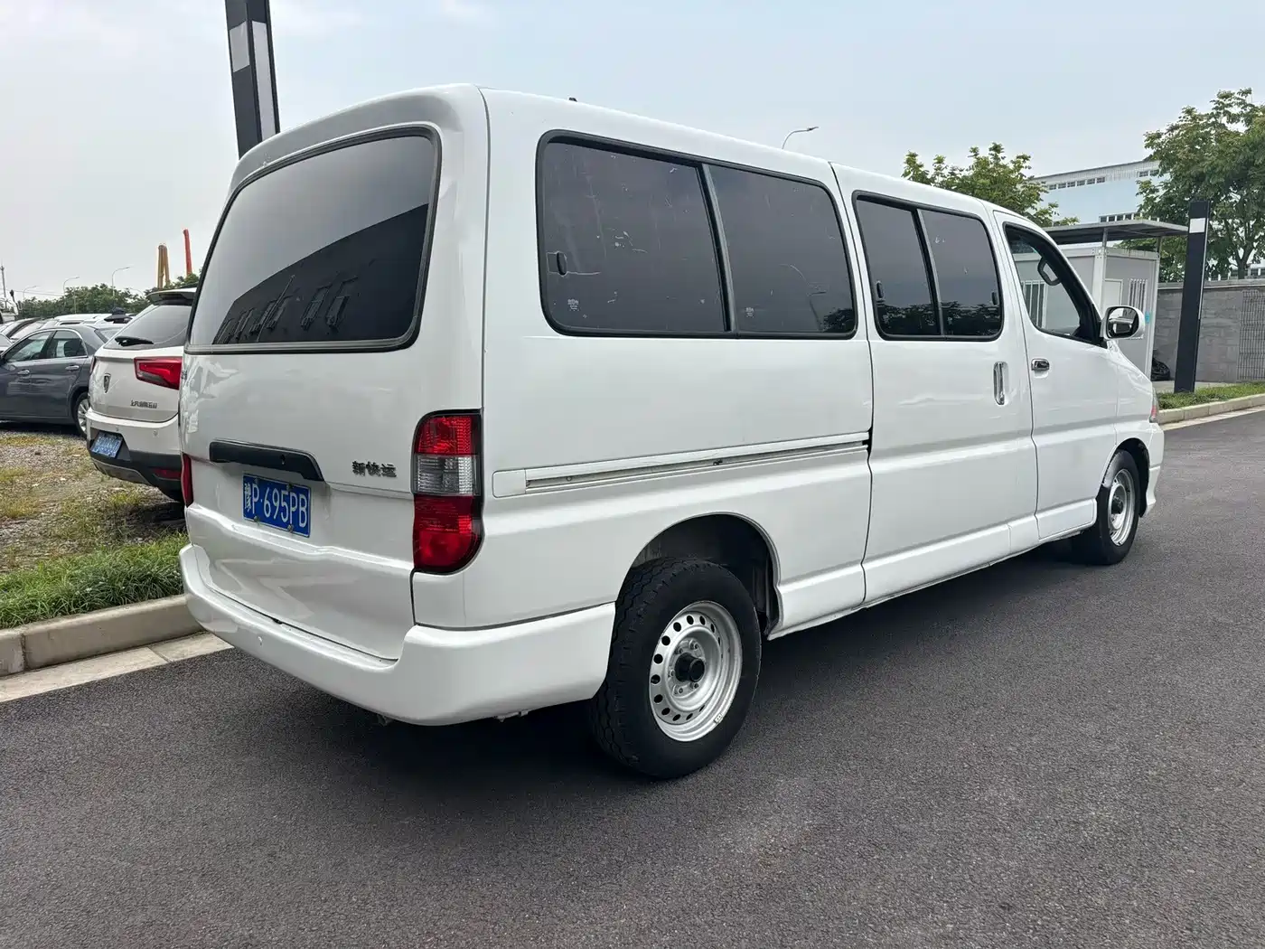 Jinbei Express 2020 2020 Model 2.0L Upgrade Edition China V Comfort Type 6 Seats V19