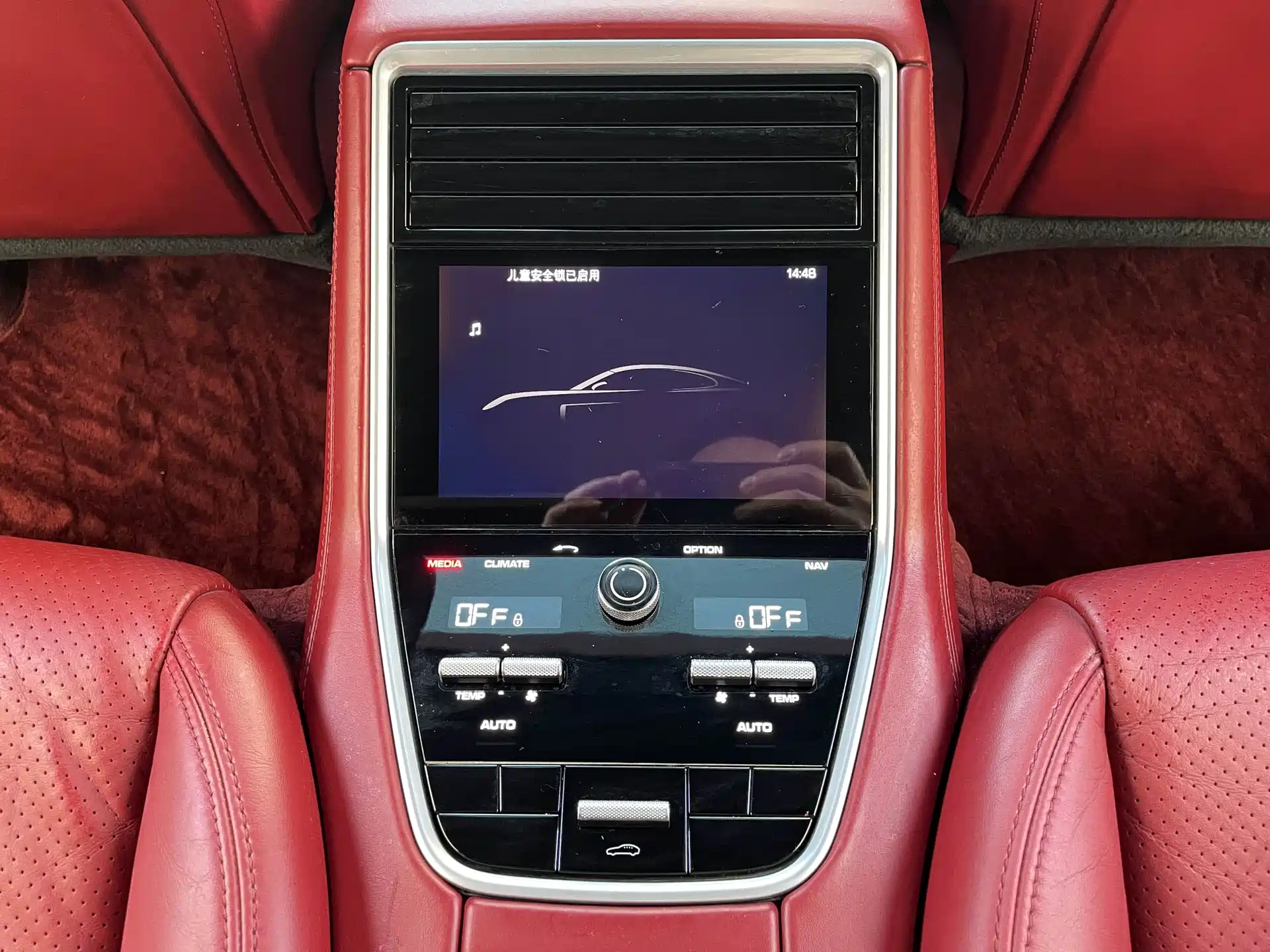 Photo 9 - Porsche Panamera New Energy