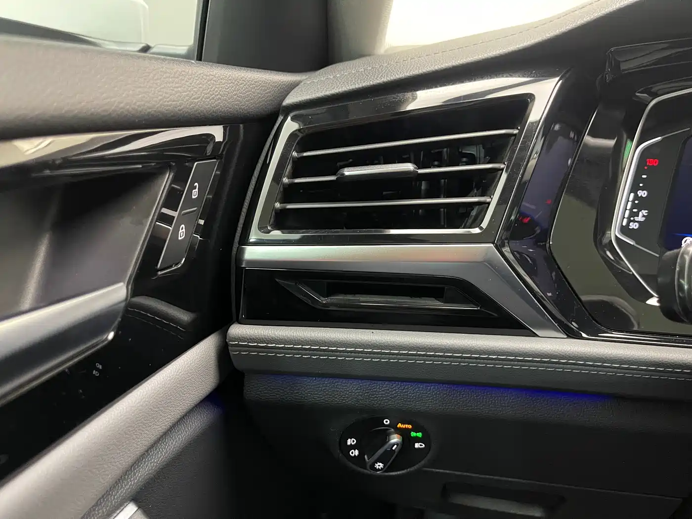 Volkswagen Sagitar 2021 280TSI DSG Luxury Smart Connect фото 18