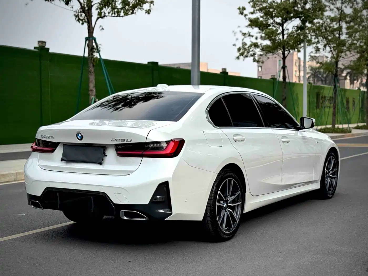 BMW 3 Series 2023 325Li M Sport Package фото 9