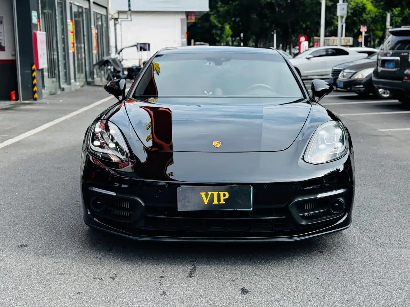 Photo 2 - Porsche Panamera