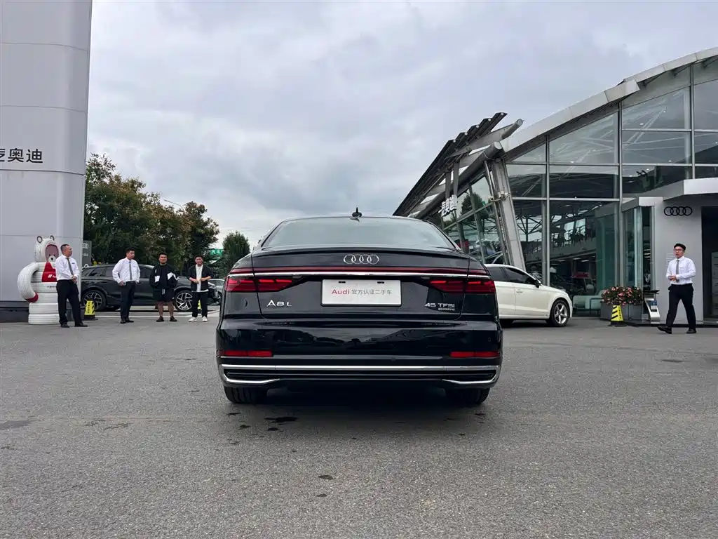Audi A8 2025 A8L 45 TFSI quattro Luxury фото 2