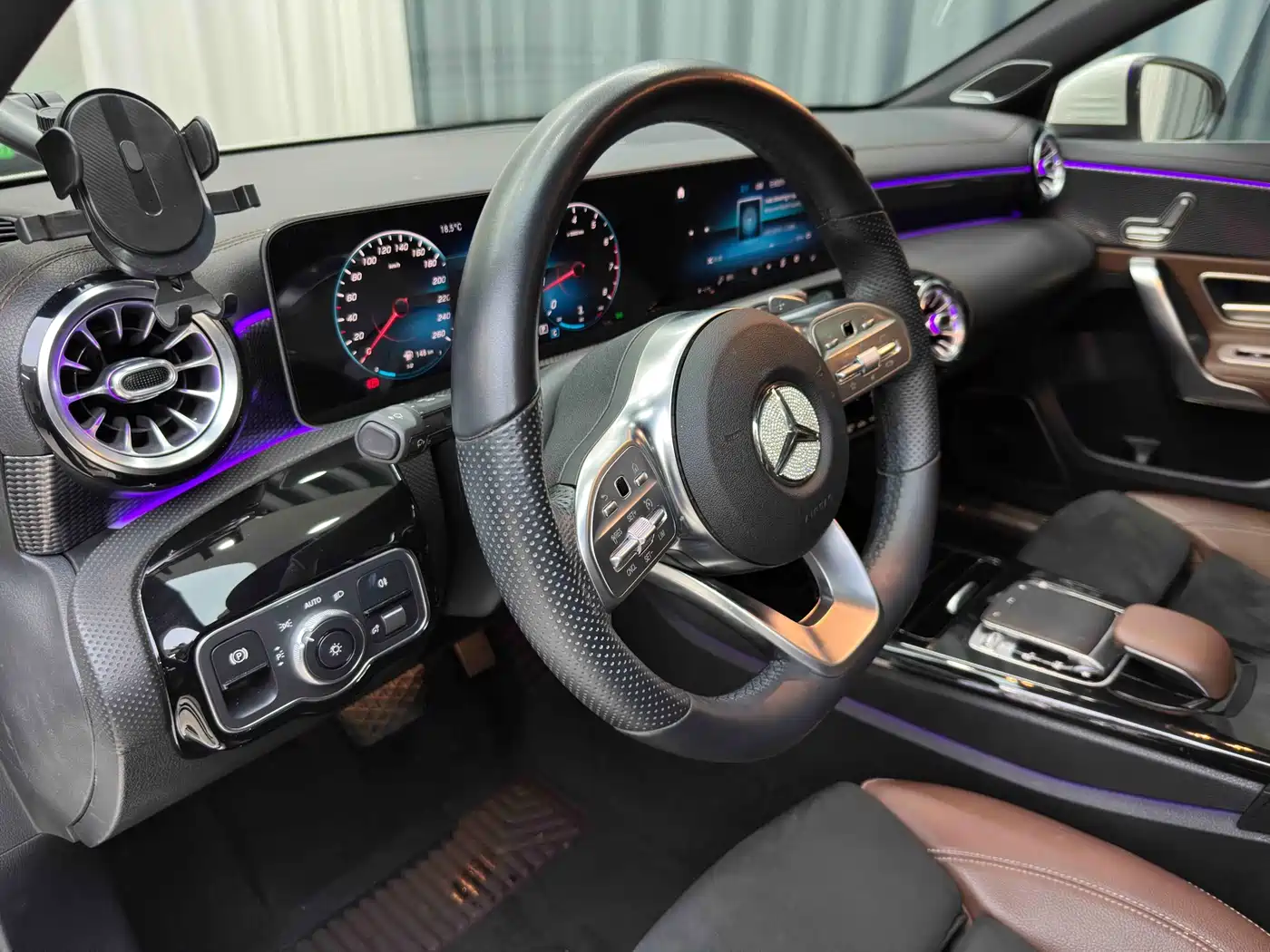 Mercedes-Benz A-Class 2019 A 200 L Sport Sedan фото 14