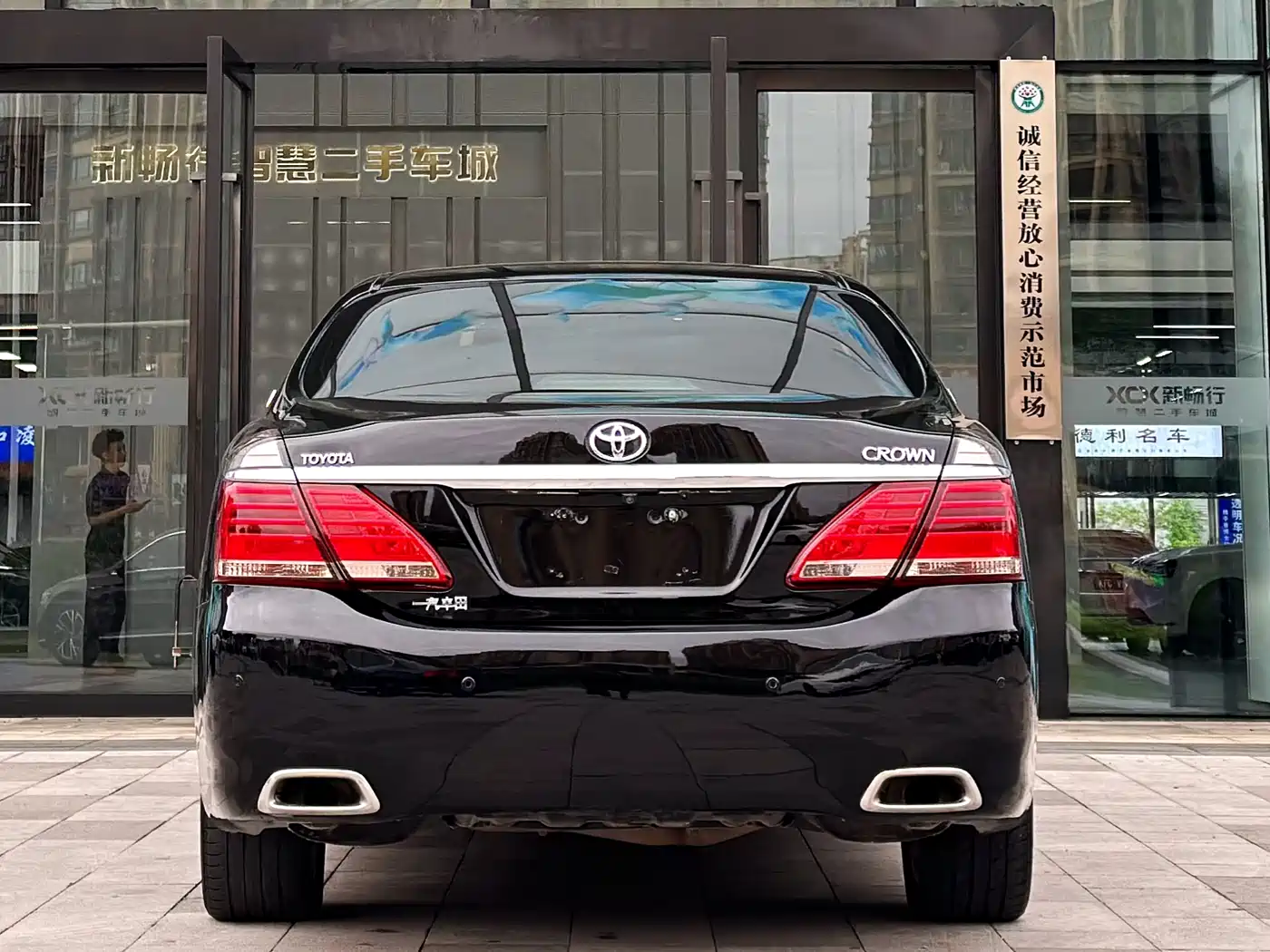 Toyota Crown 2012 2.5L Royal Leather Edition фото 8