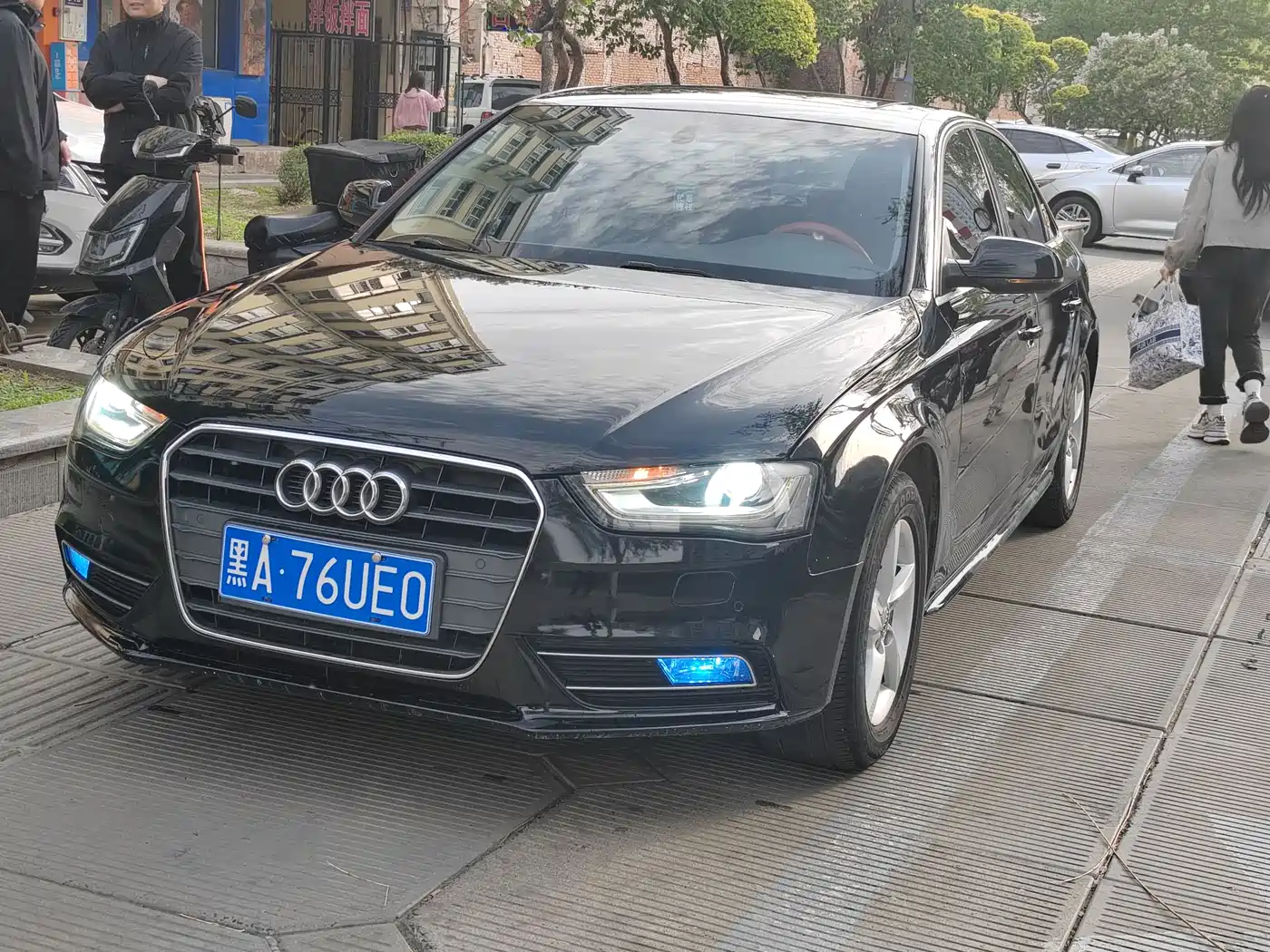 Audi A4L 2013 35 TFSI Automatic Comfort фото 3
