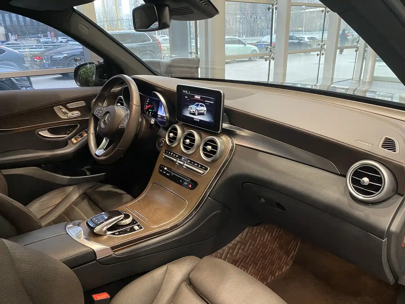 Mercedes-Benz GLC 2019 GLC 300 L 4MATIC Luxury фото 12