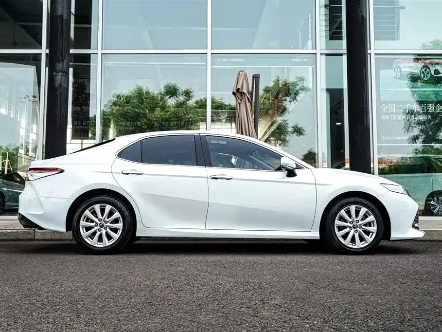 Toyota Camry 2018 2.0G Luxury Edition фото 5
