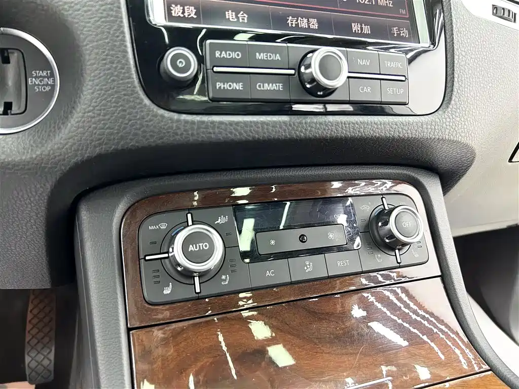 Volkswagen Touareg 2011 3.0TSI Premium фото 18