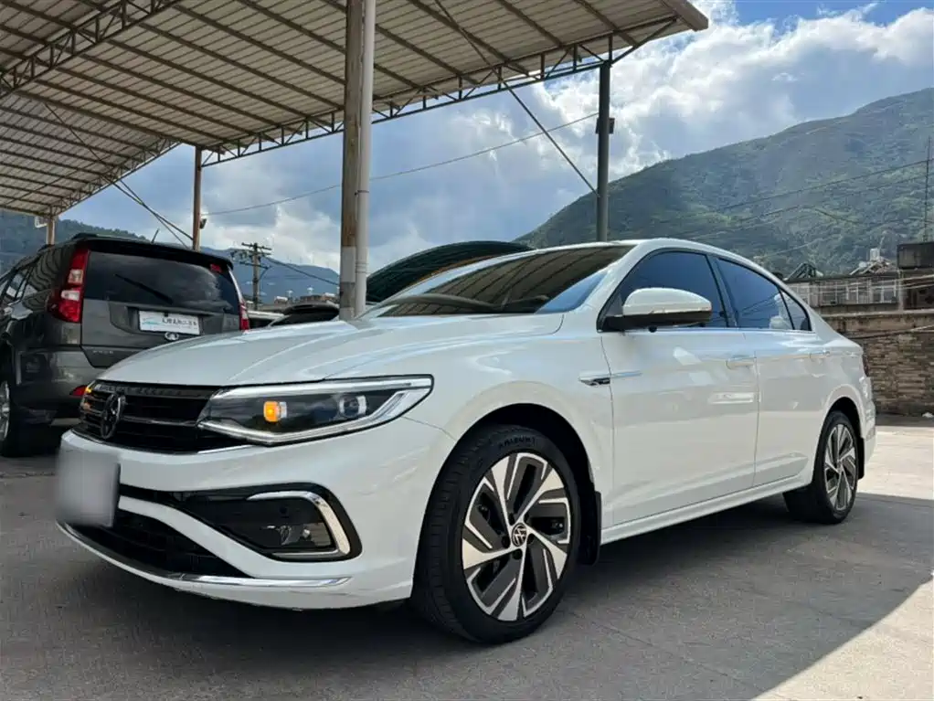 Volkswagen Bora 2023 300TSI DSG Premium Edition