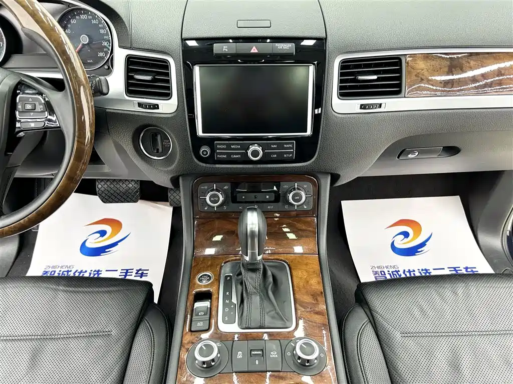 Volkswagen Touareg 2011 3.0TSI Premium фото 12