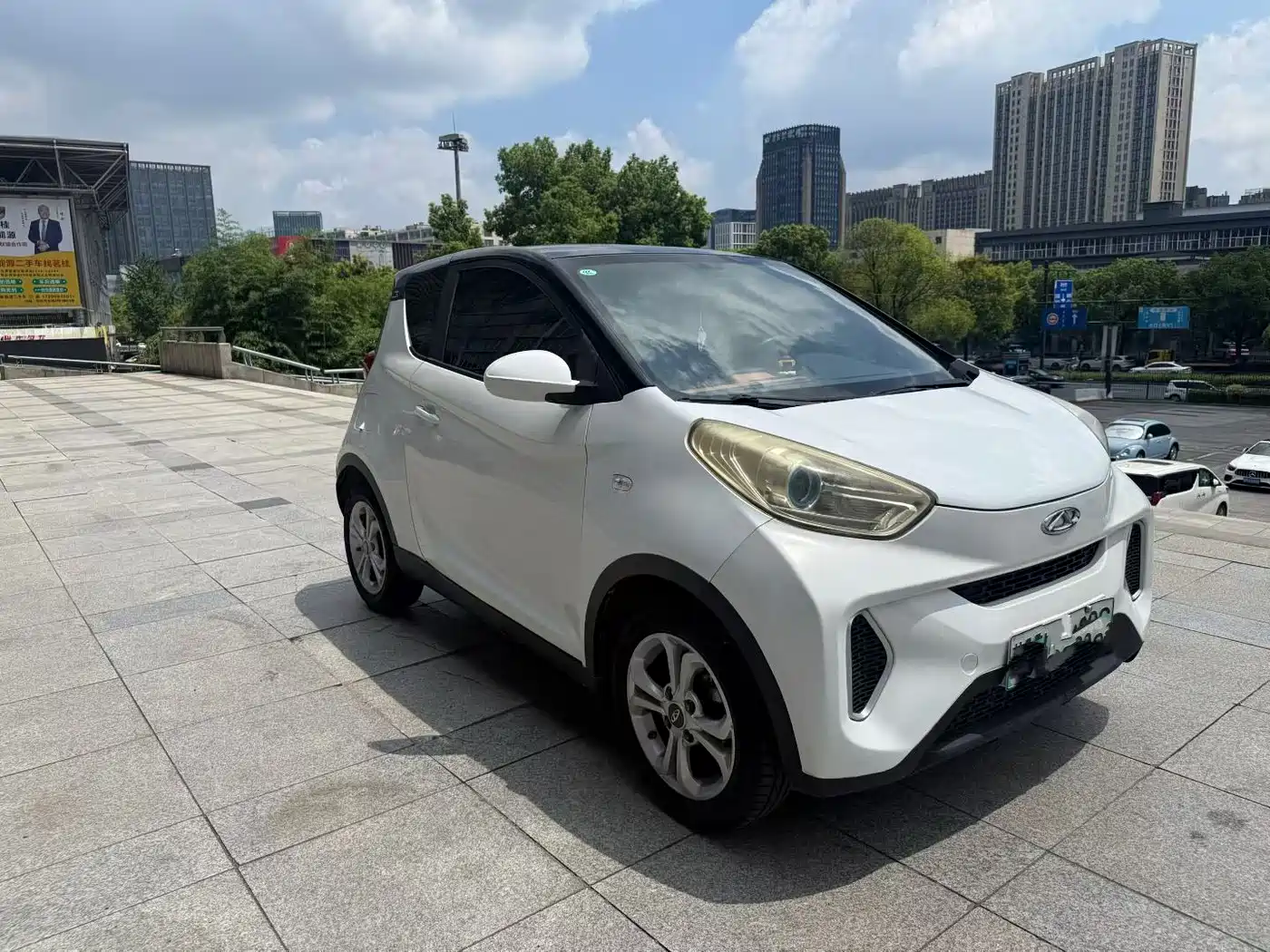 QQ New Energy Little Ant 2019 2018 400 4-Seater Premium Smart Edition