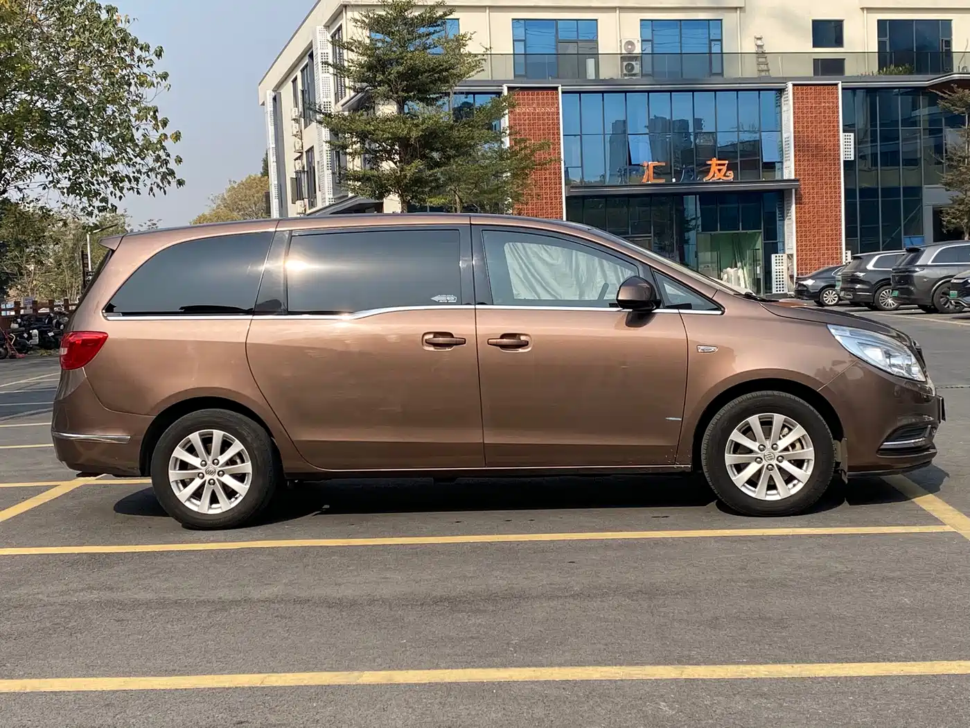 Buick GL8 2018 28T Comfort China VI фото 4