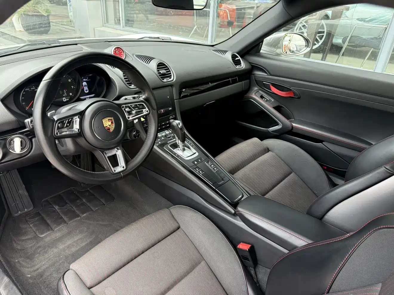 Photo 21 - Porsche 718