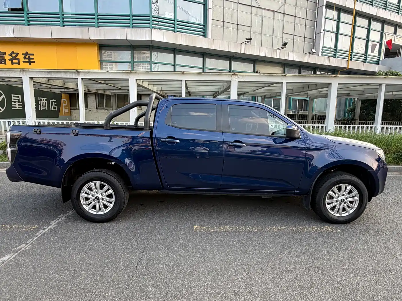 Isuzu Lingtuo 2024 2023 2.5T Automatic 2WD Diesel Flagship Long Wheelbase