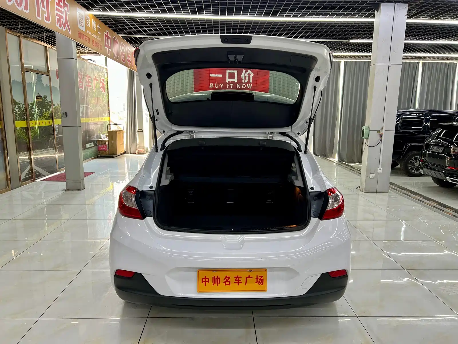Photo 8 - Chevrolet Cruze