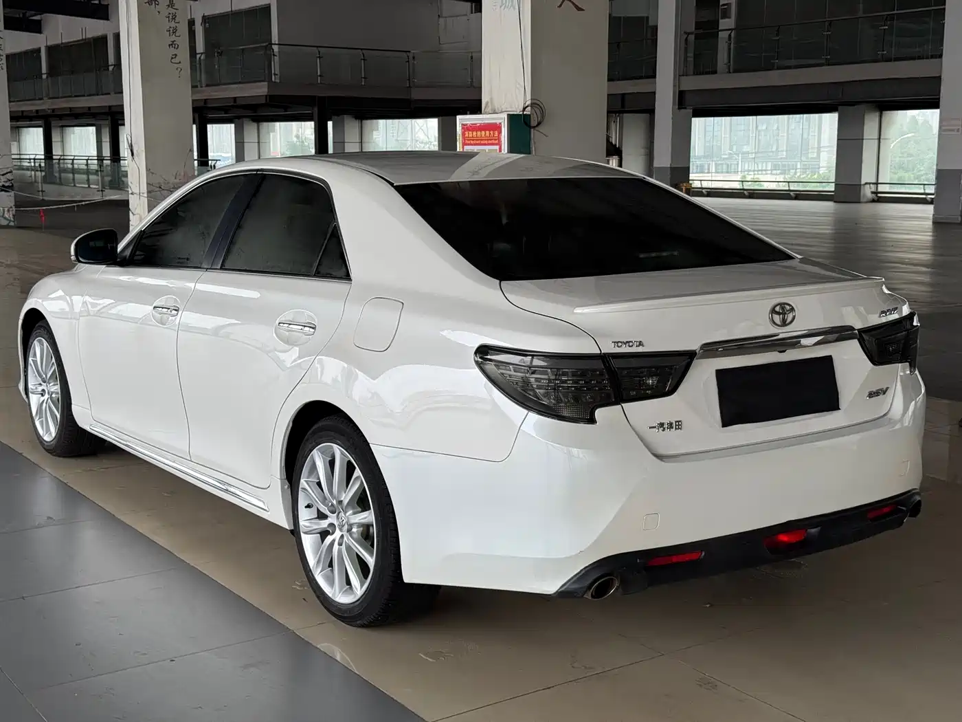 Toyota Reiz 2013 2.5V Premium Edition фото 4