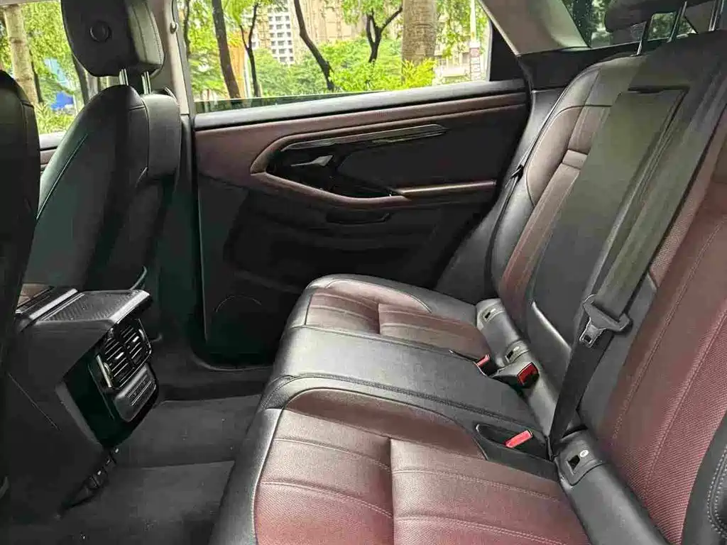 صورة 10 - Land Rover Range Rover Evoque