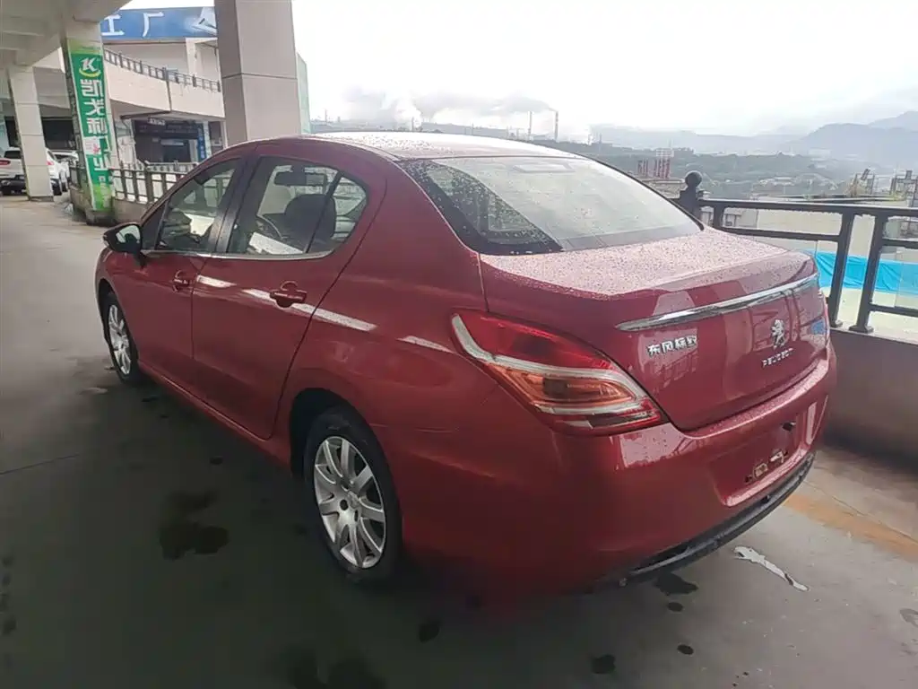 Peugeot 308 2014 Model Joy Edition Classic 1.6L Automatic Superior Style фото 5