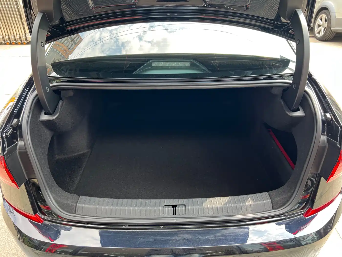 Volkswagen Passat 2024 280TSI Business Edition фото 15