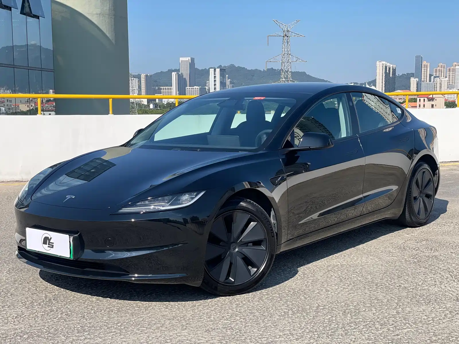 Фото 1 - Tesla Model 3