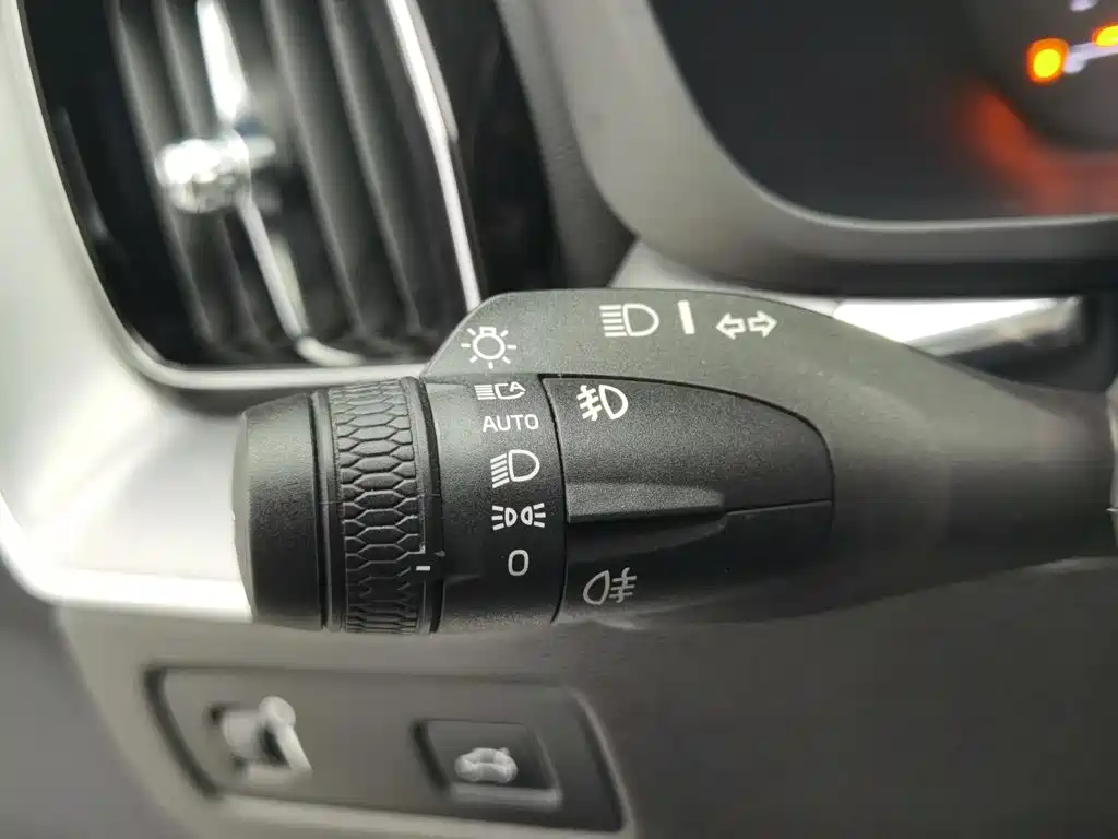 Фото 21 - Volvo XC60