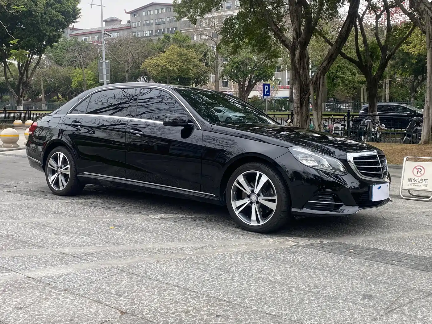 Mercedes-Benz E-Class 2015 E 320 L Luxury 4MATIC фото 3