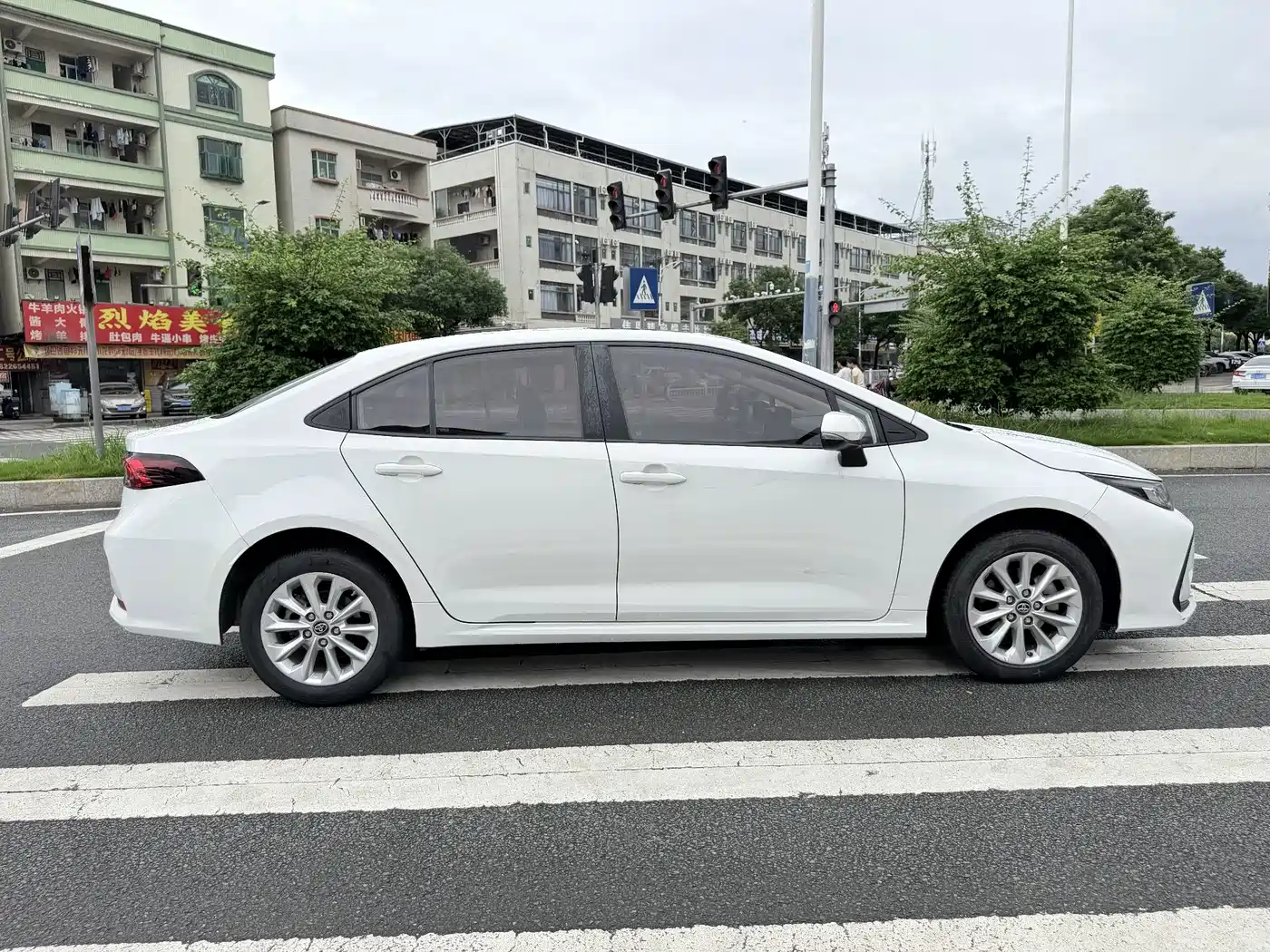 Фото 21 - Toyota Corolla