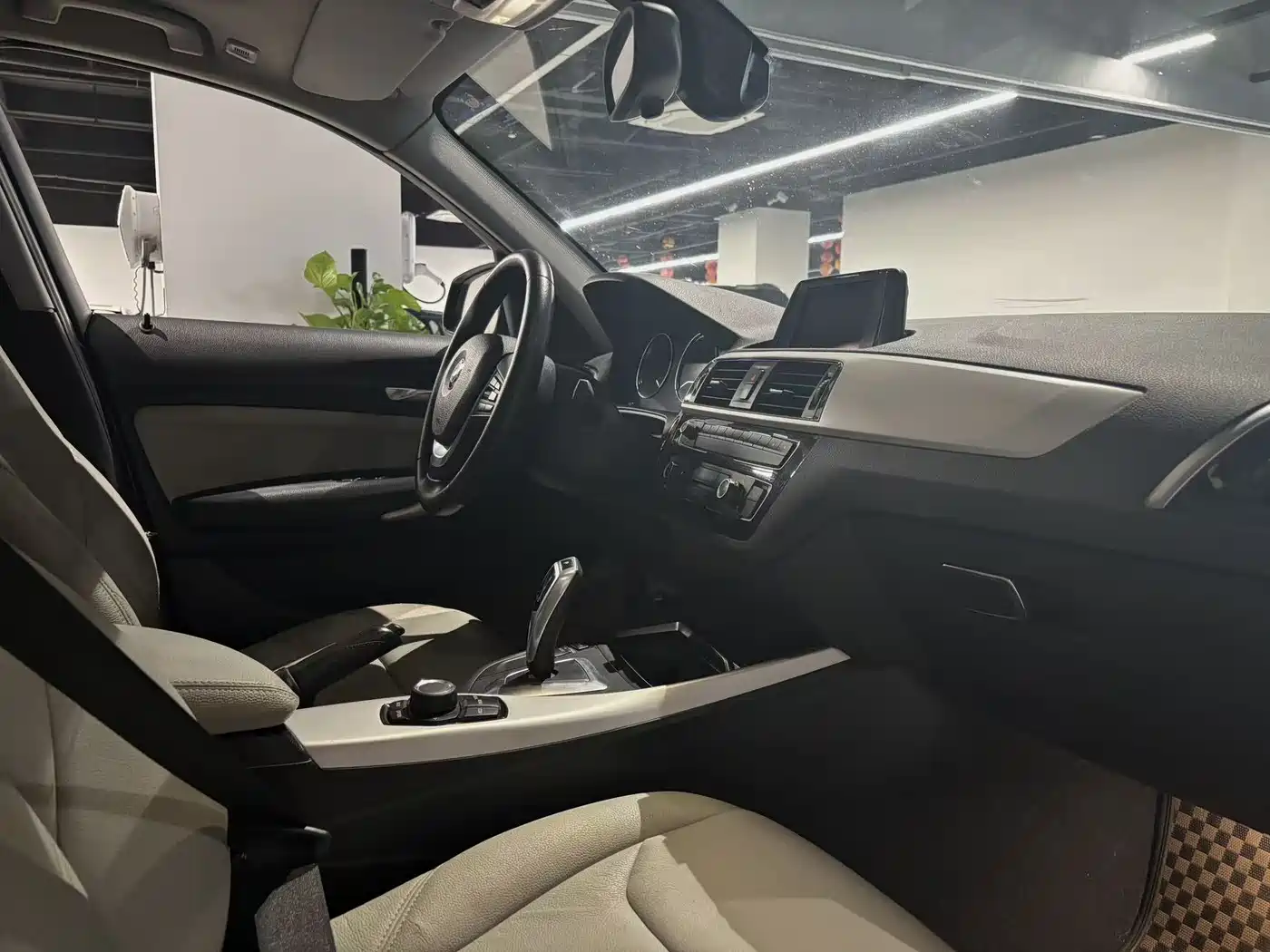 BMW 1 Series (Import) 2016 118i Leading фото 12