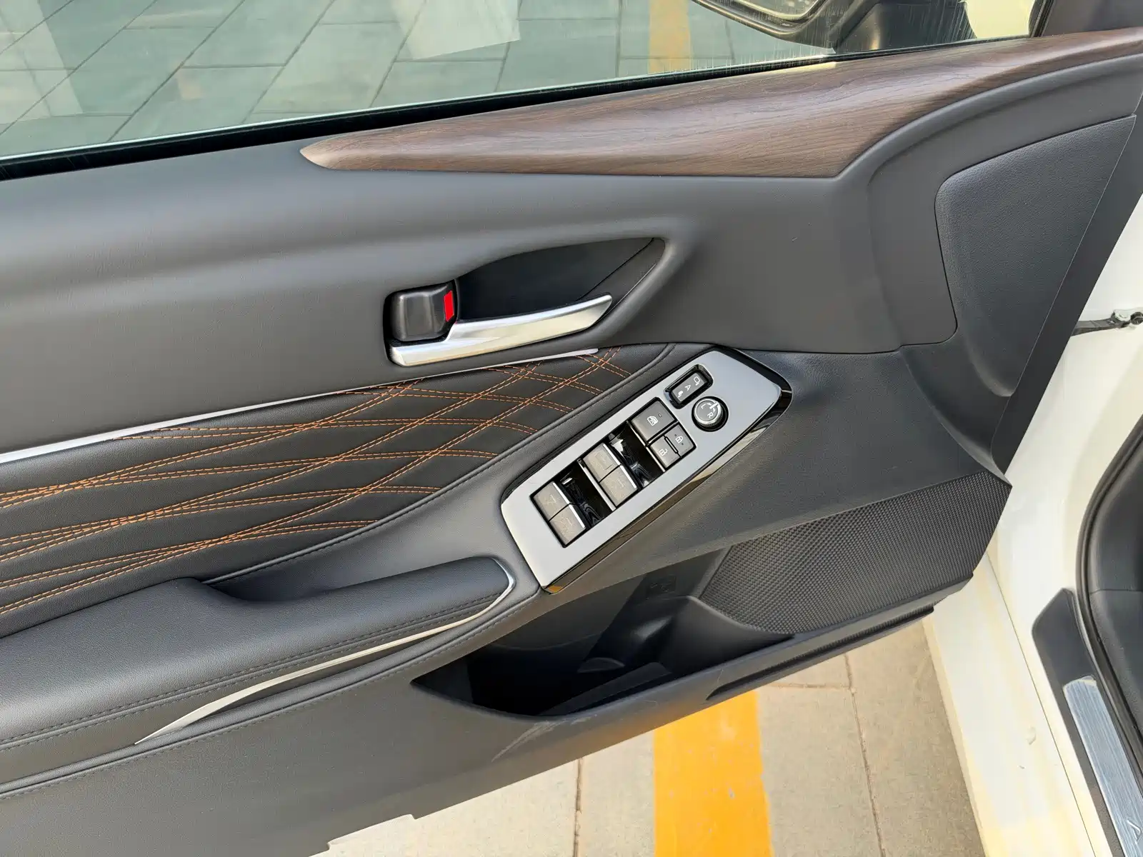 Photo 8 - Toyota Avalon