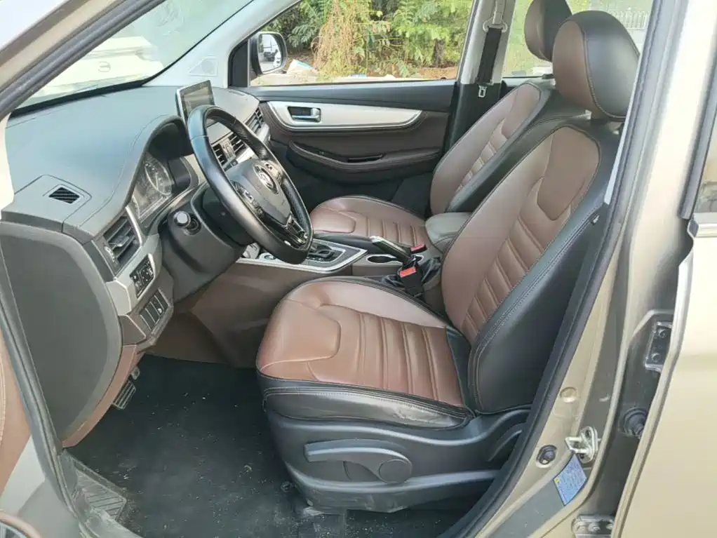 Photo 15 - Dongfeng Fengxing Jingyi X6