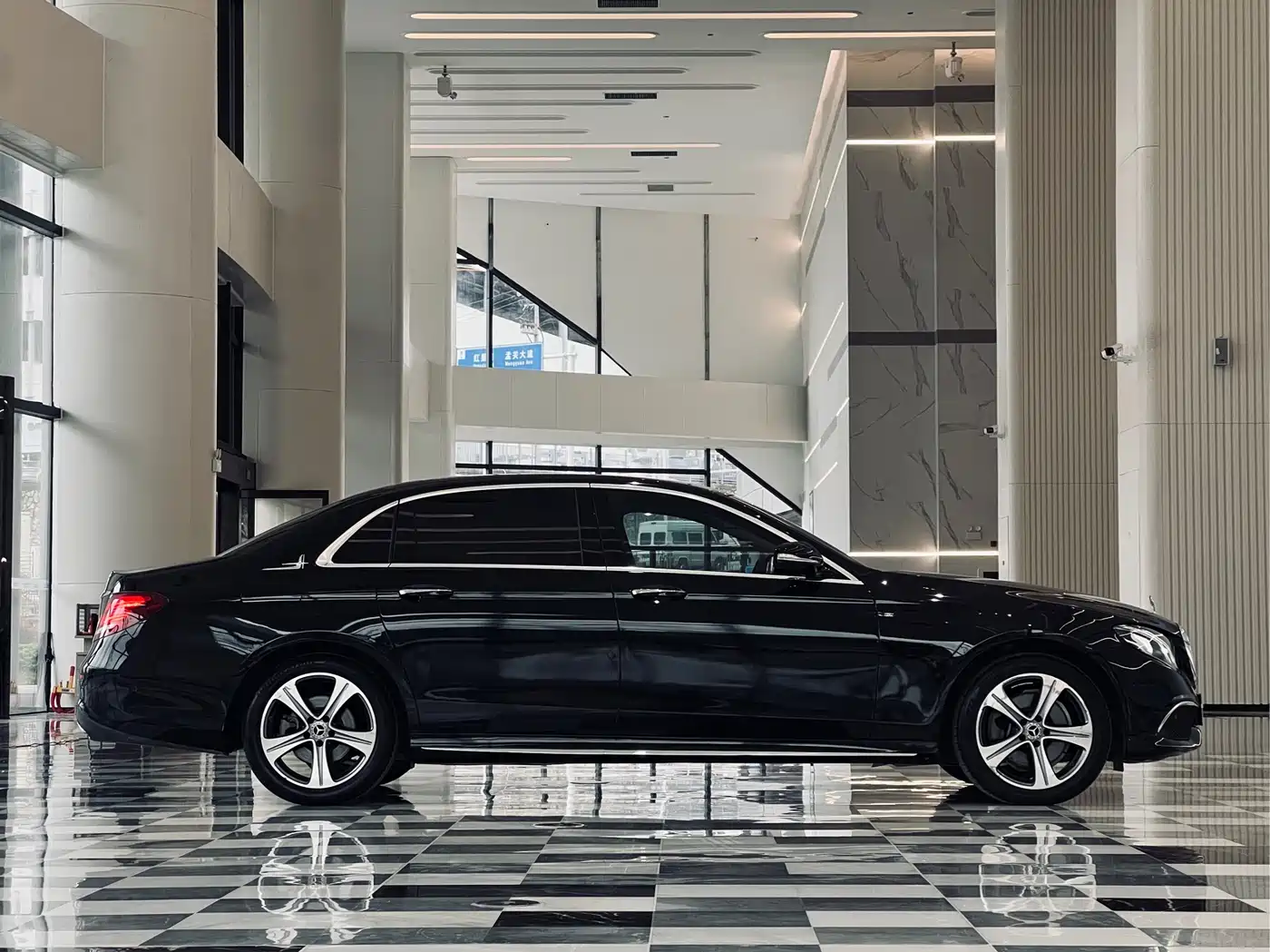 Mercedes-Benz E-Class 2020 Model E 260 L Sport фото 3