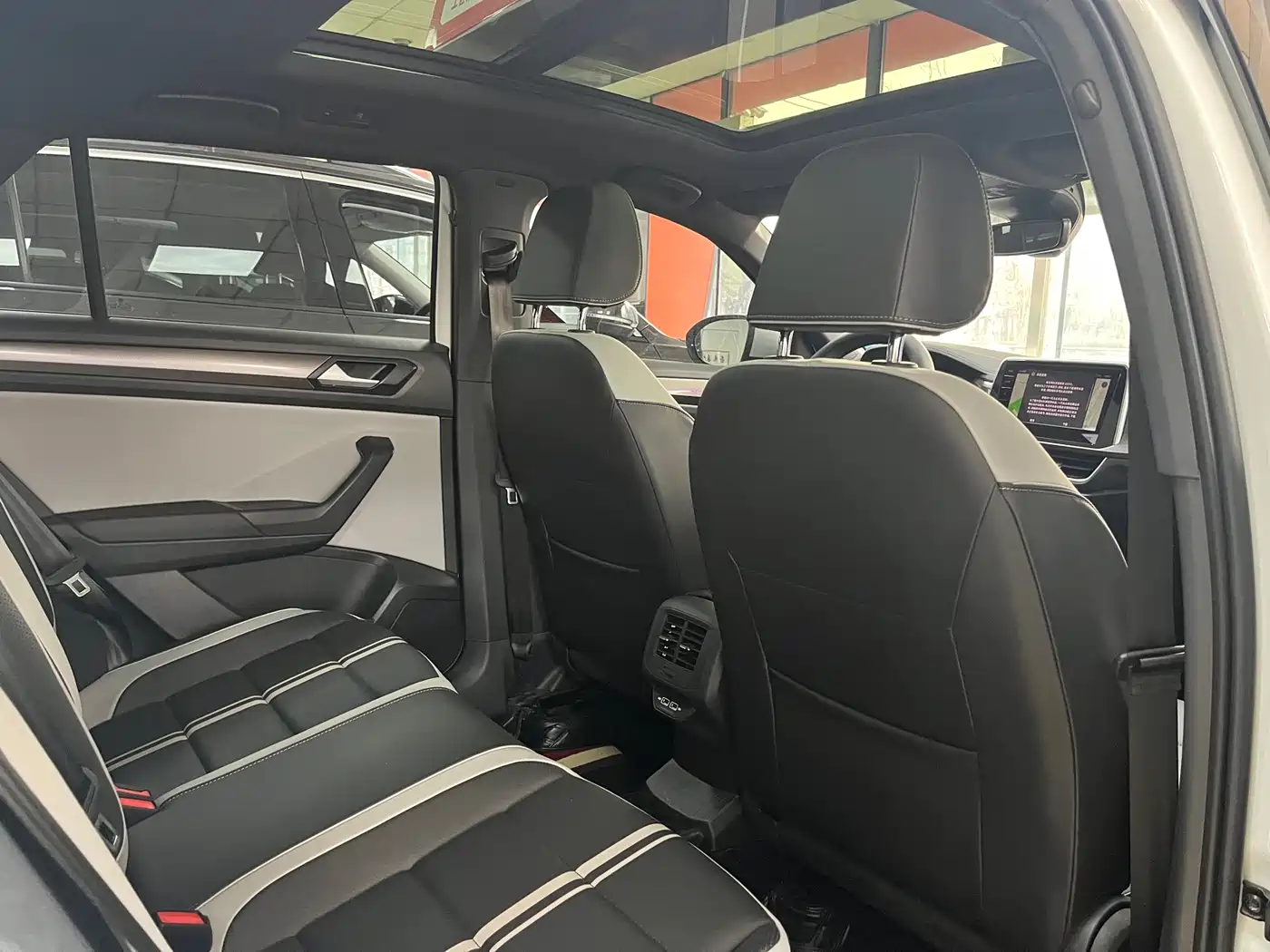 Volkswagen T-ROC 2023 300TSI DSG 2WD Dawn Edition фото 6