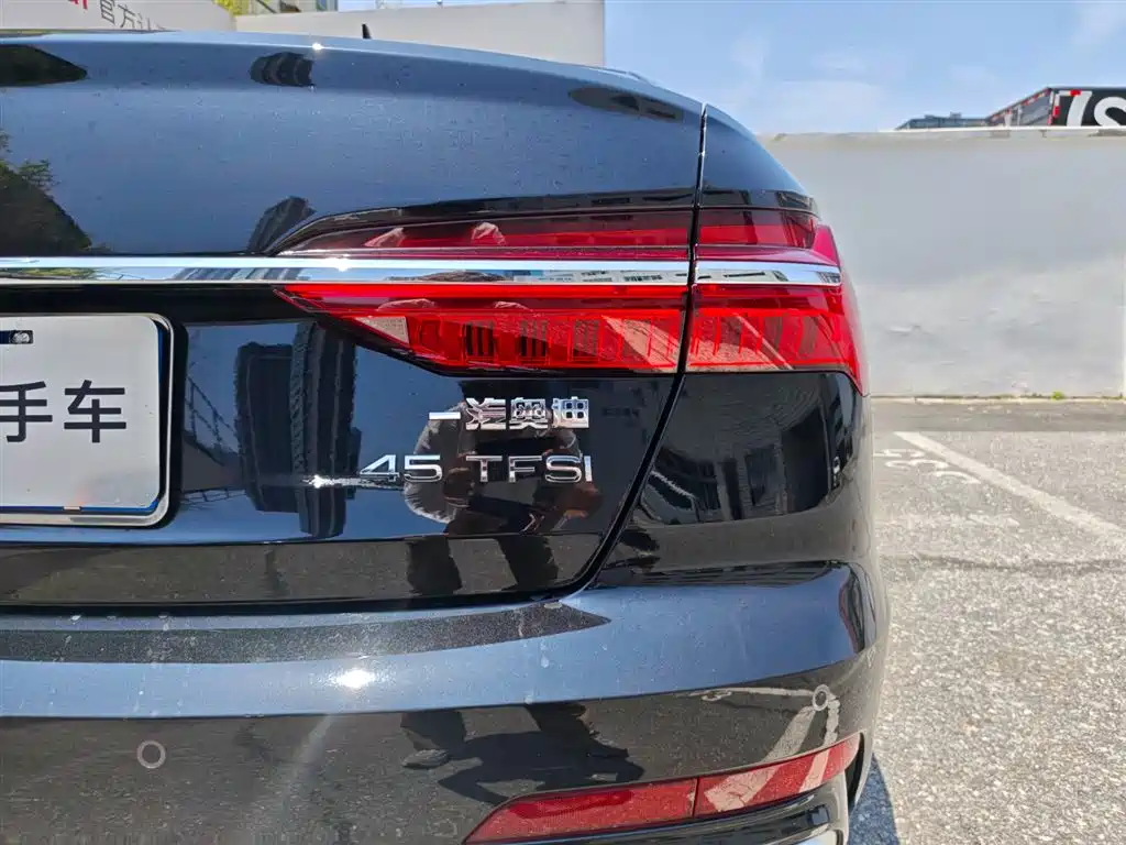Audi A6L 2025 Model 45 TFSI Premium Dynamic + Ventilation Comfort Package фото 7