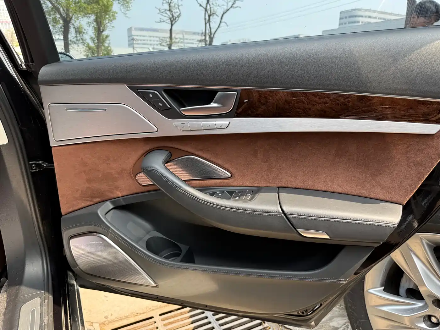 Audi A8 2014 A8L 6.3 FSI W12 quattro Flagship фото 20