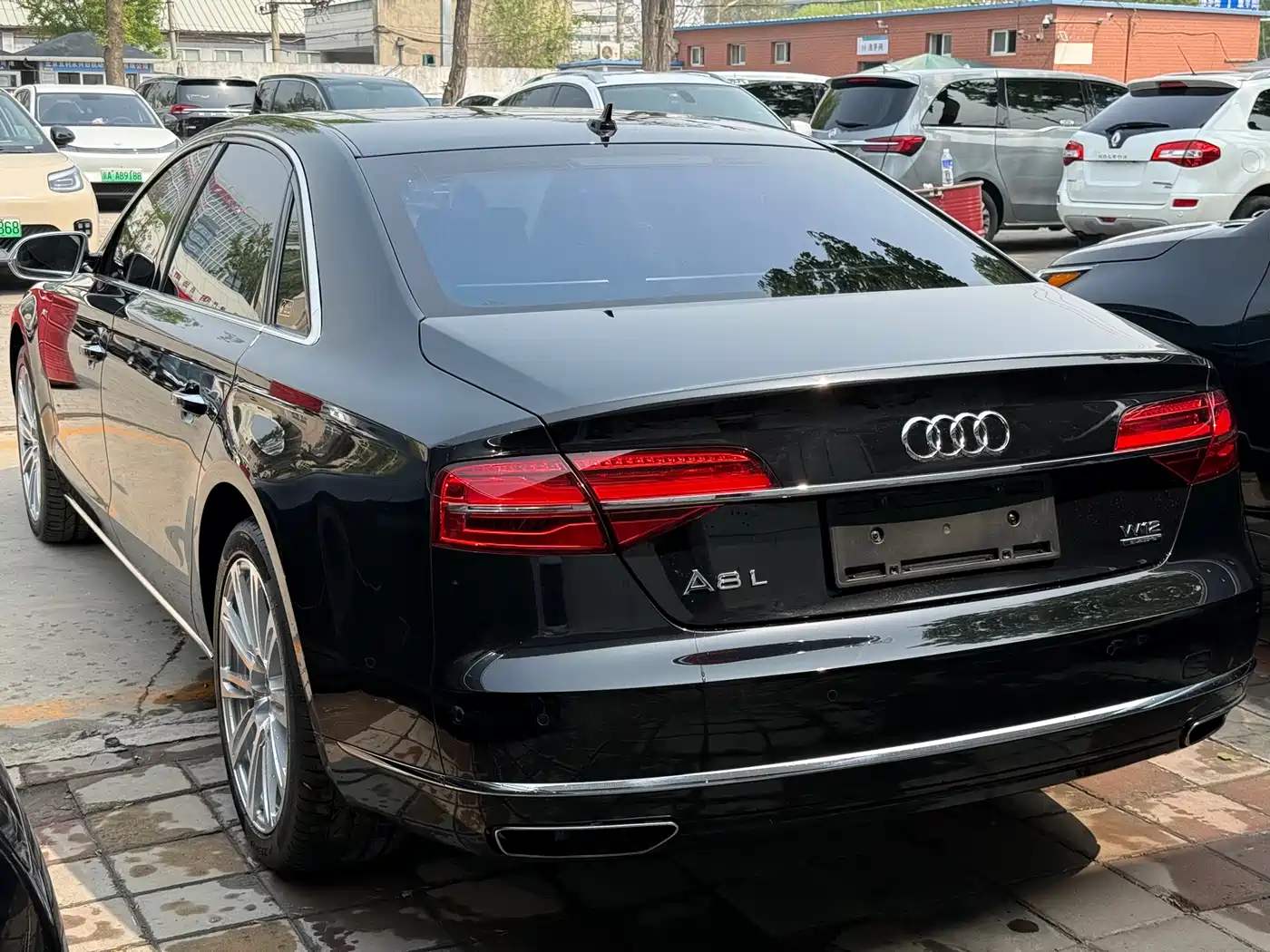Audi A8 2014 A8L 6.3 FSI W12 quattro Flagship фото 28
