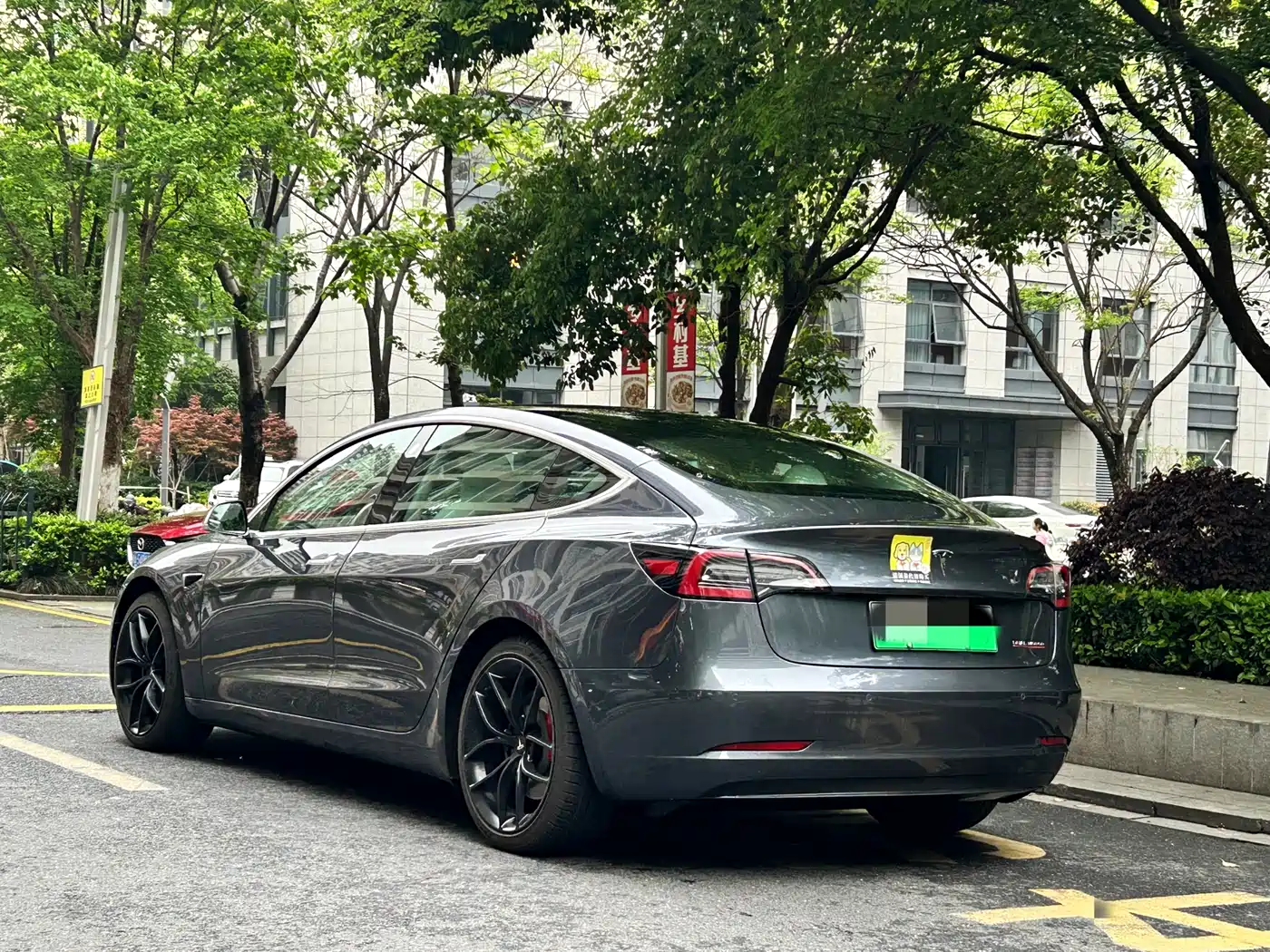 TESLA MODEL 3