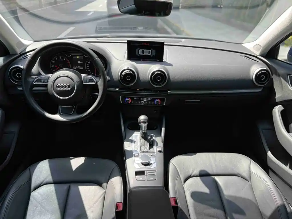 Audi A3 (Import) 2016 2015 Limousine 45 TFSI S line Luxury