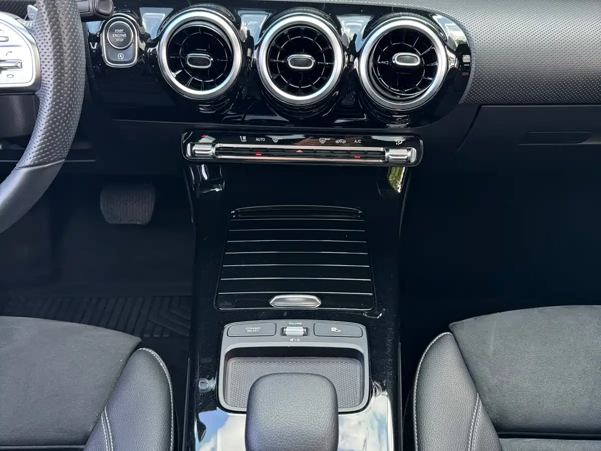 Mercedes-Benz A-Class 2019 A 180 L Sport Sedan фото 17