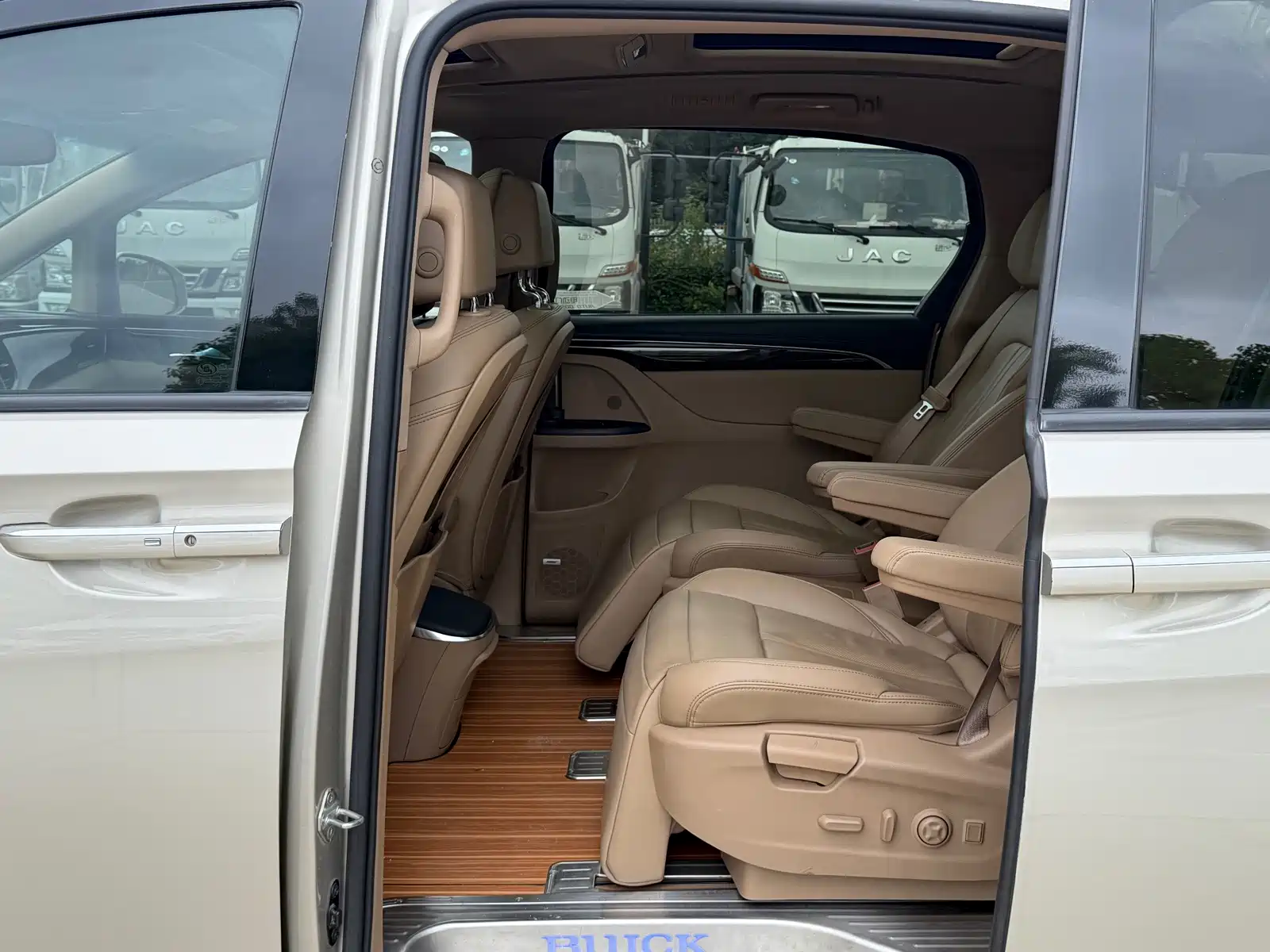 Фото 9 - Buick GL8