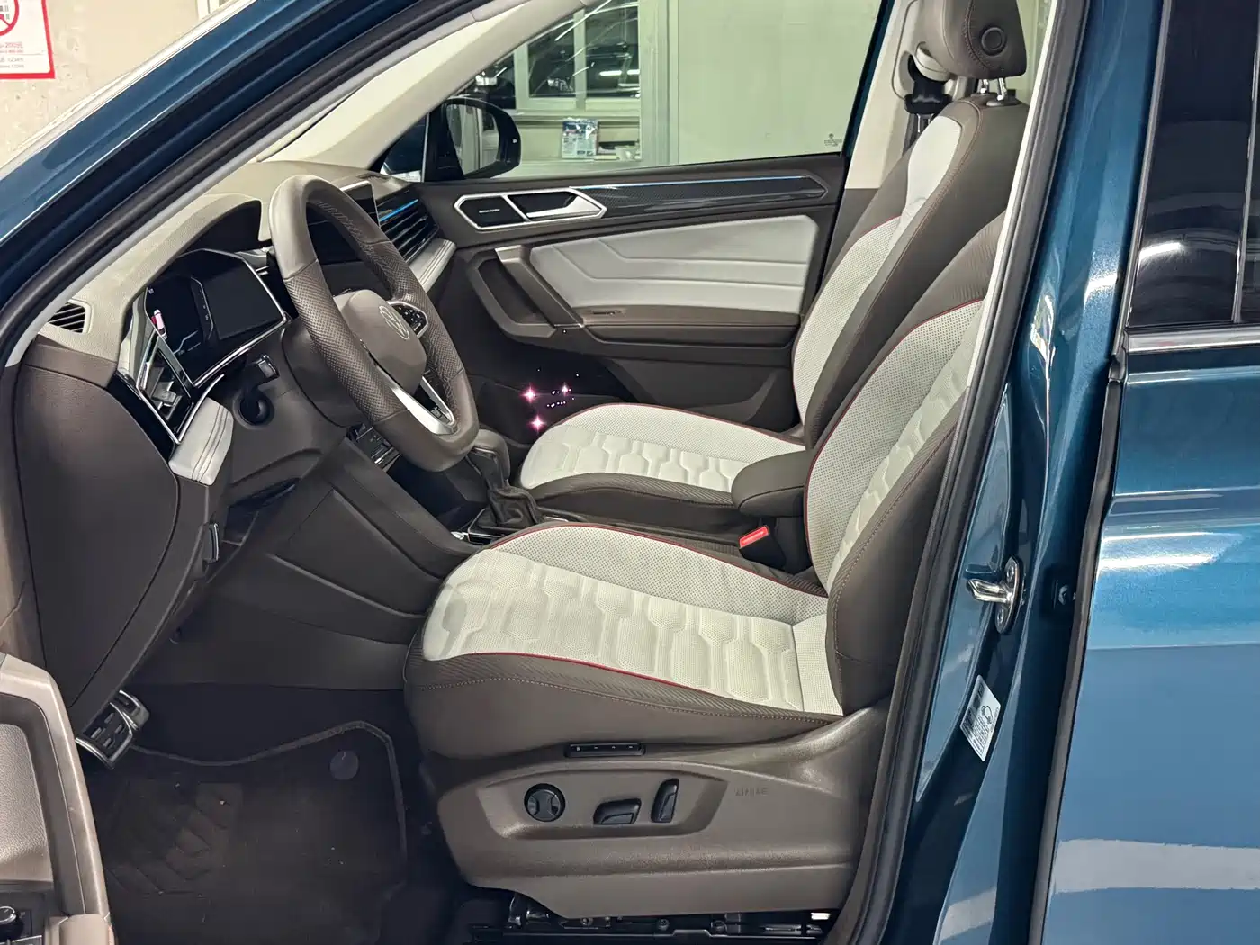 Volkswagen Tiguan L 2022 380TSI Automatic 4WD R-Line Flagship 7-Seater фото 5