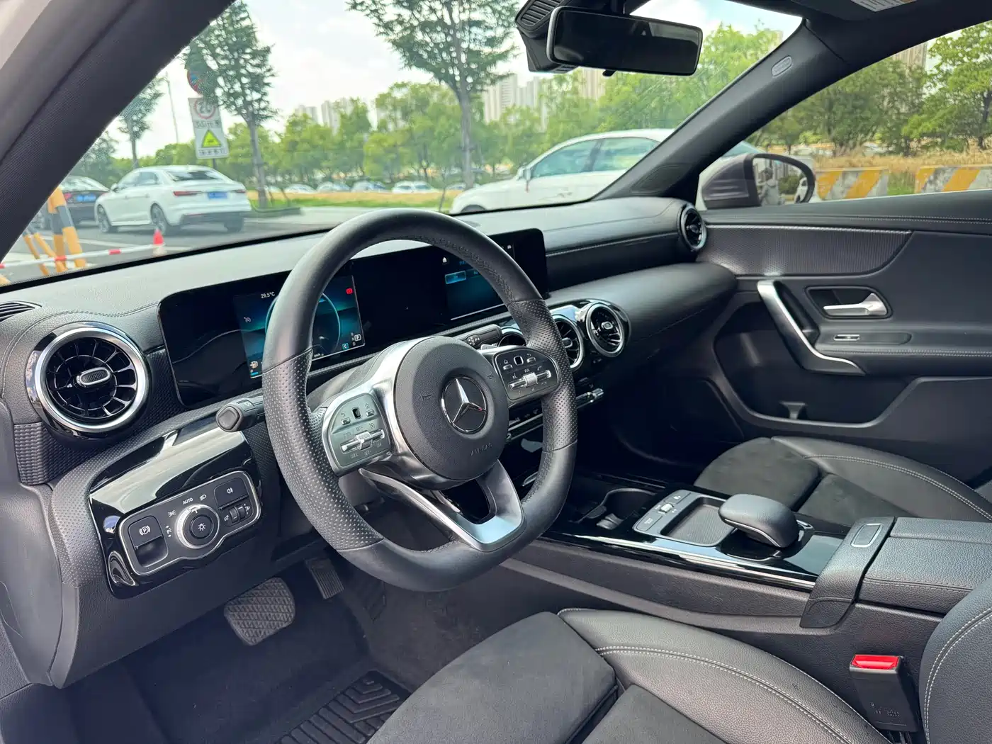Mercedes-Benz A-Class 2019 A 180 L Sport Sedan фото 10
