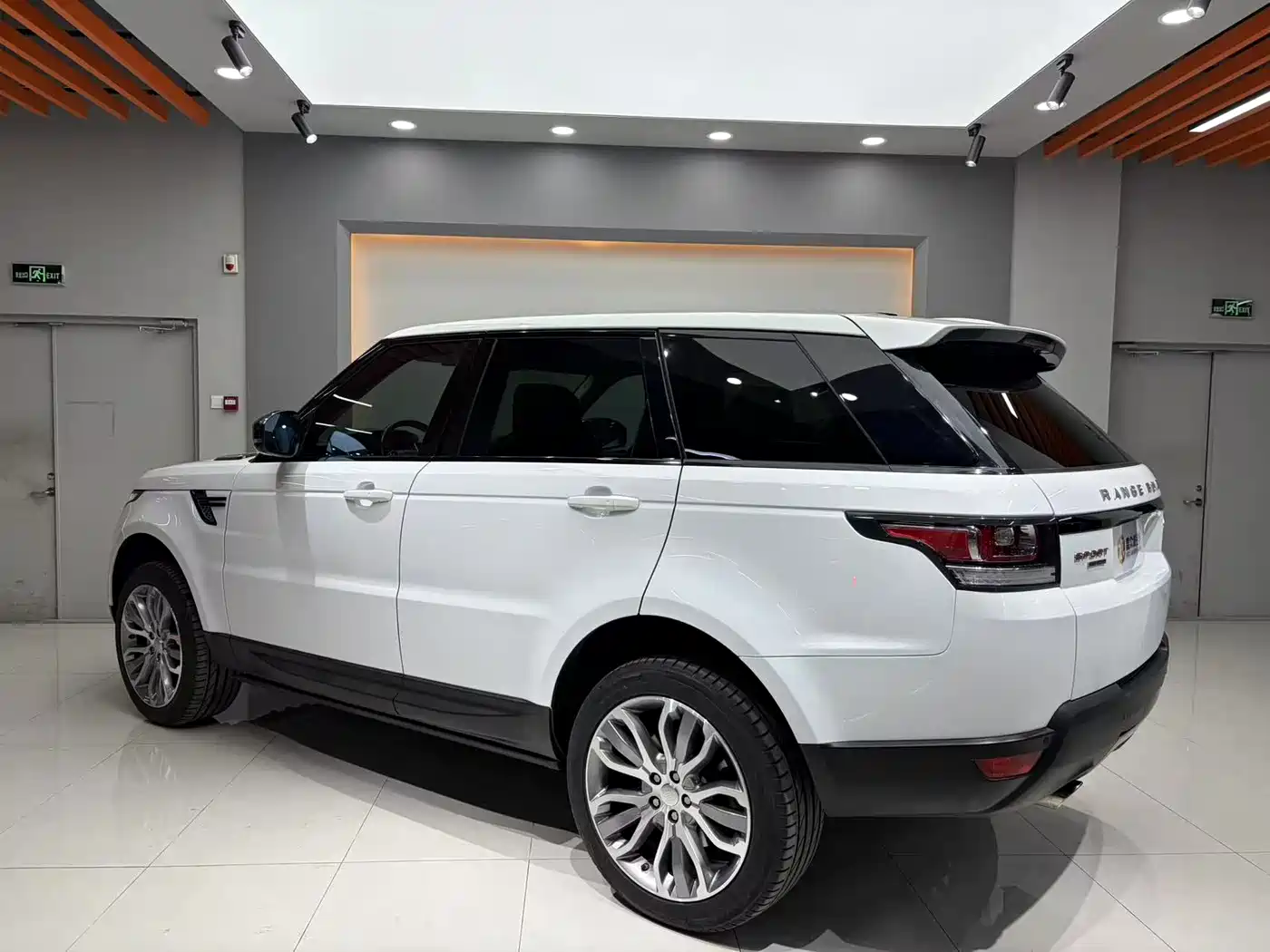 Land Rover Range Rover Sport 2015 3.0 SC V6 HSE DYNAMIC фото 6