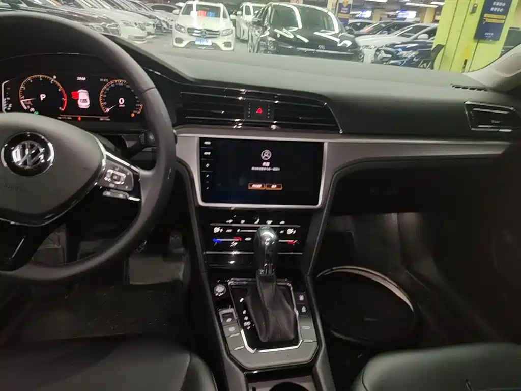 VOLKSWAGEN LINGDU