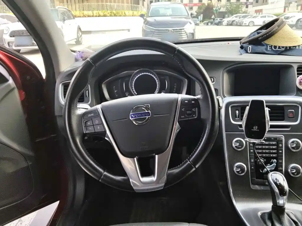 Volvo V60 2016 2015 T5 Momentum