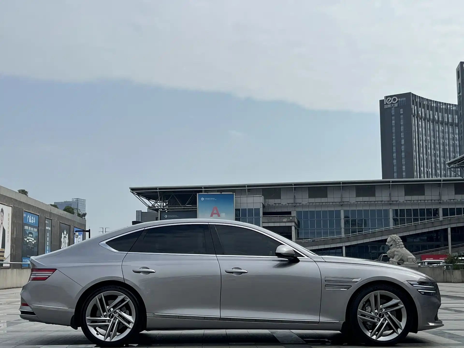 Фото 7 - Genesis G80