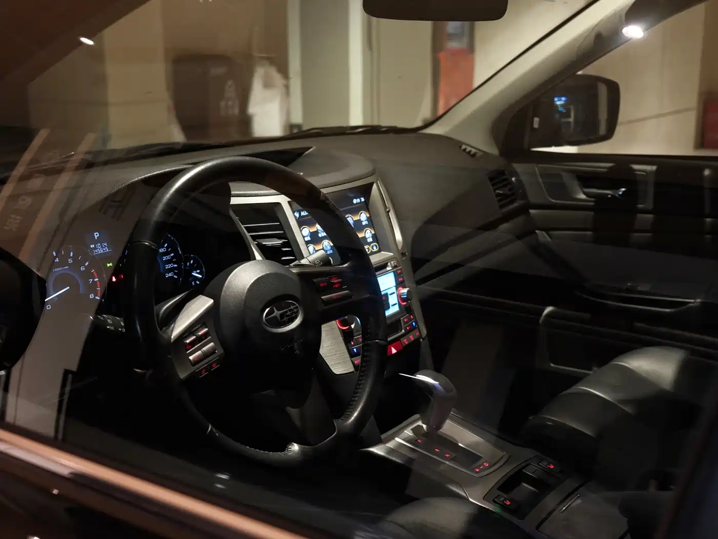Subaru Outback 2012 2.5i Luxury Navigation Edition фото 31