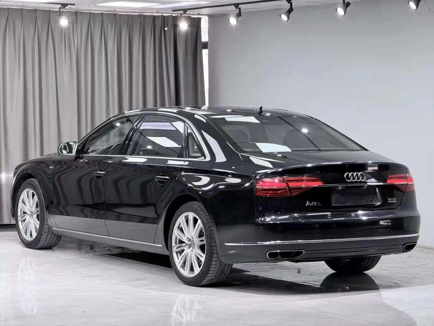 Photo 11 - Audi A8