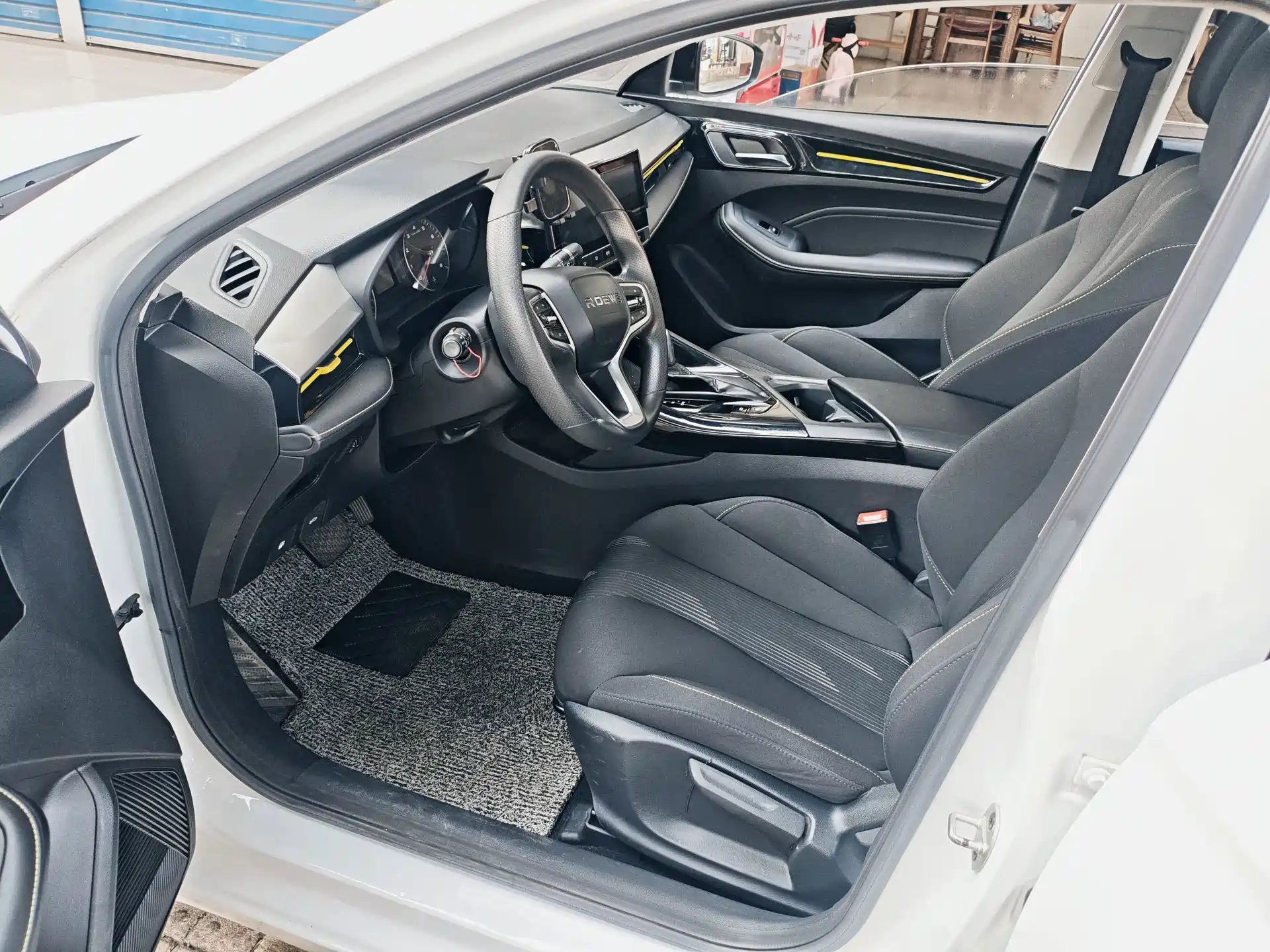 Фото 5 - Roewe i5