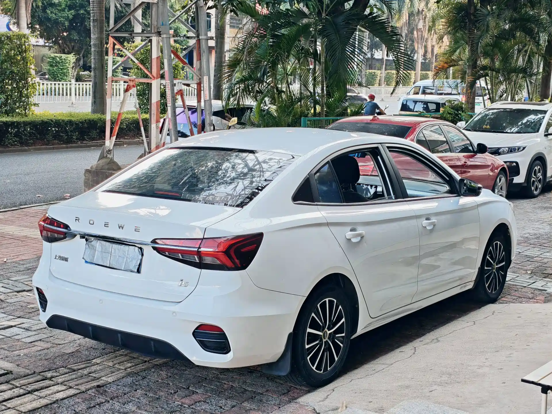 Фото 4 - Roewe i5